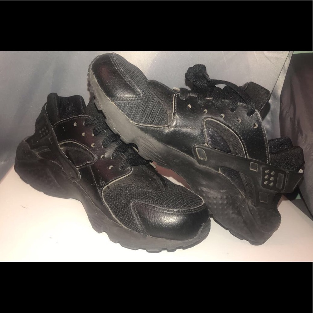 Nike Triple Black Huraches
